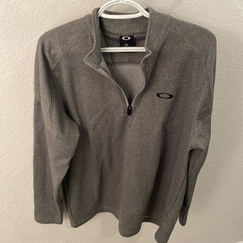 Medium Oakley shirt